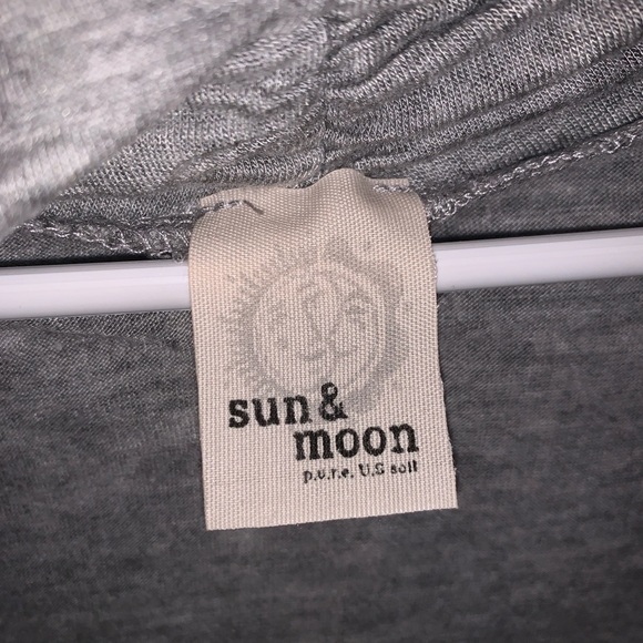 sun and moon gray crossover long sleeve sweater top
Pullover Drop Shoulder Wrap - Picture 6 of 10